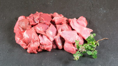 Rehgulasch – Zarte Wildwürfel für kräftige Schmorgerichte