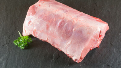Wildschweinrücken mit Knochen – Saftig, aromatisch, einzigartig