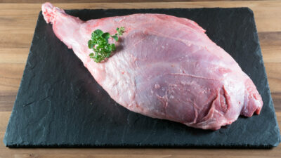 Wildschweinkeule mit Knochen
